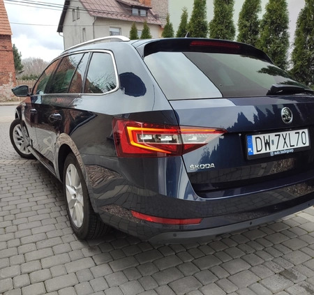 Skoda Superb cena 79900 przebieg: 170000, rok produkcji 2019 z Leśna małe 781